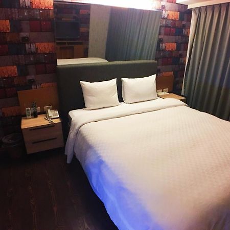 Love Hotel Тайпей Екстериор снимка
